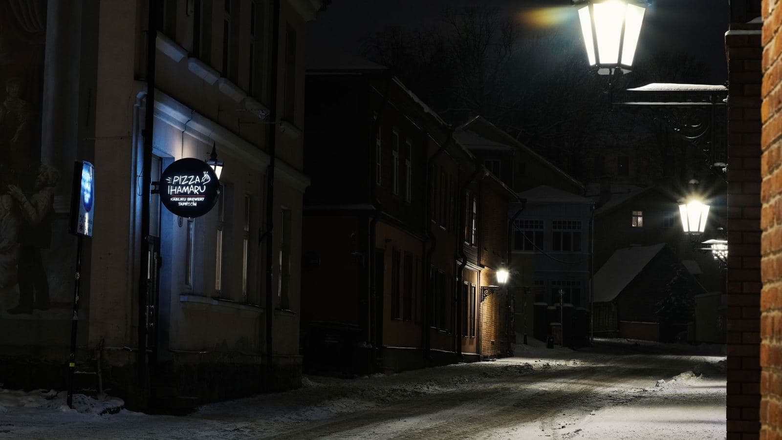 Vallikraavi tänav õhtul